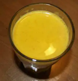 Goldene Milch im Glas! Einfach nur lecker!