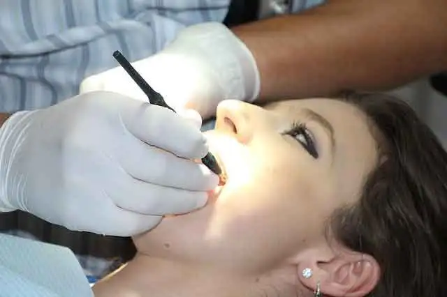 Therapiemöglichkeiten bei Zahnfehlstellungen - wie lassen sich Verbesserungen erreichen?